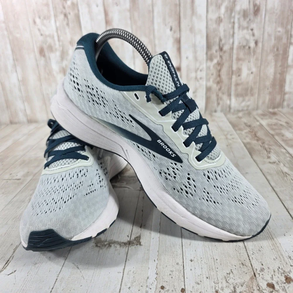 Brooks anthem running